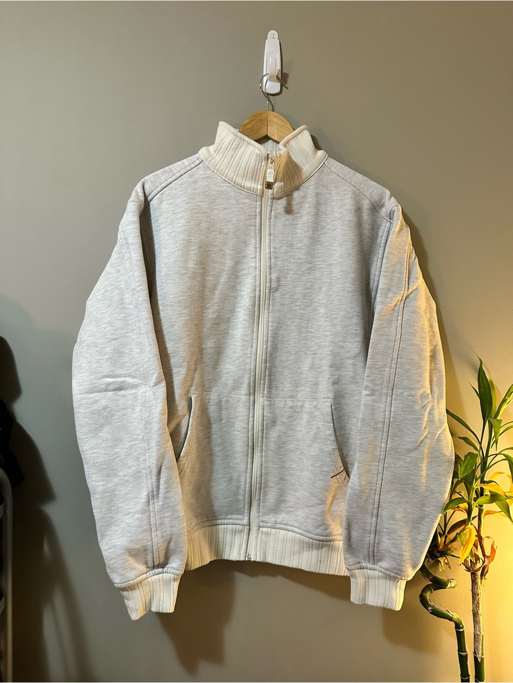 Lululemon Men's Light Gray Full-Zip Mock Neck Sweater